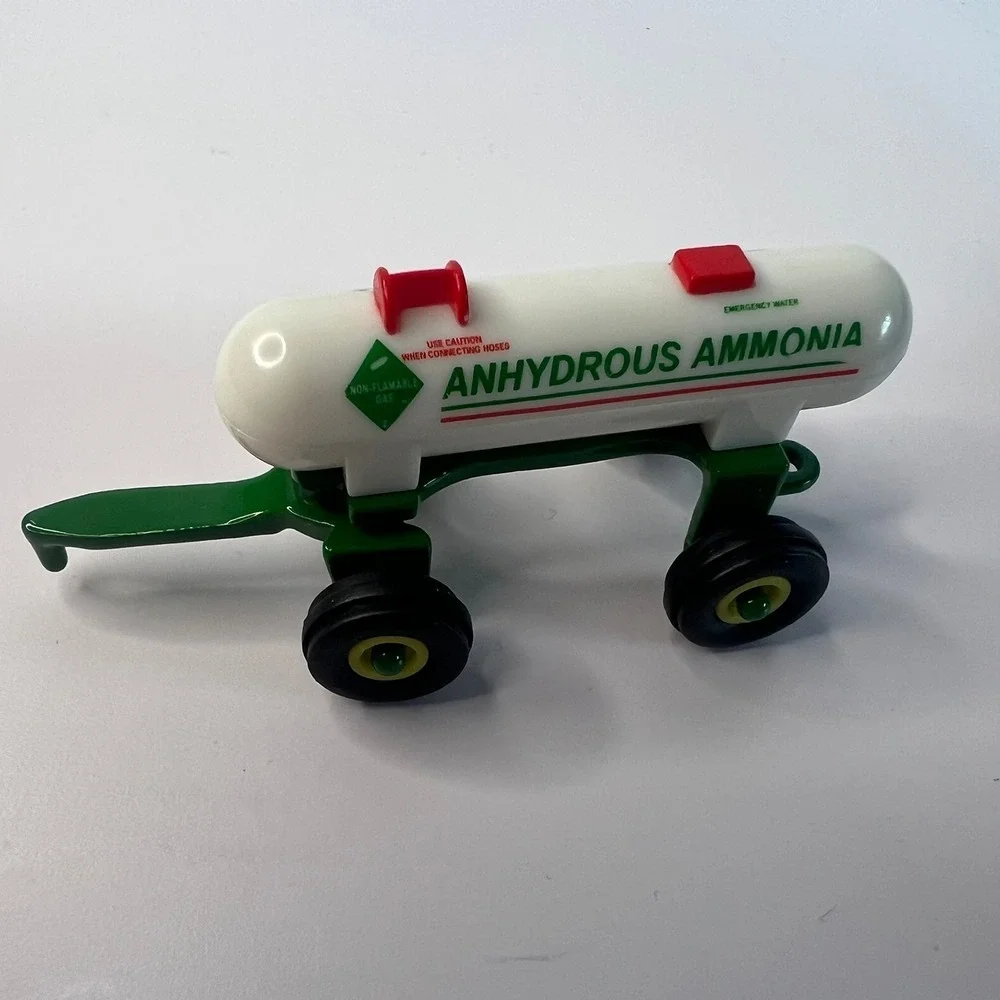 ERTL John‎ Deere 1/64 Anhydrous Ammonia Tractor Tank Trailer w/Yellow Rims, 3